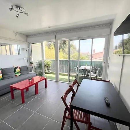 アパート Le Peymian 900 M De La