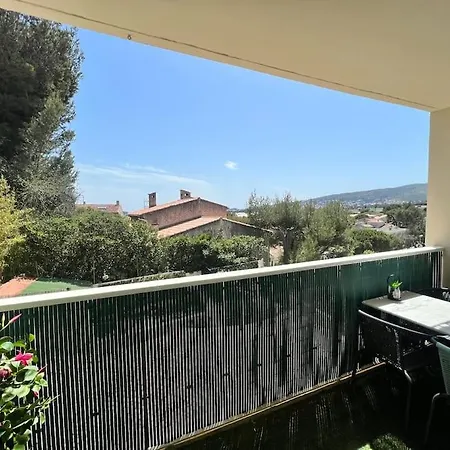 Le Peymian 900 M De La アパート